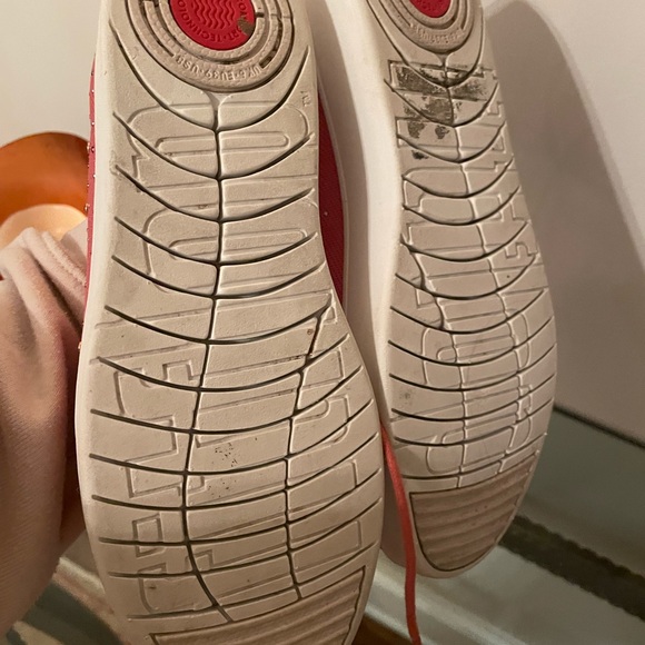 These are the most comfortable shoes.I’ve worn them once!I paid full price@ $120 - Picture 4 of 4